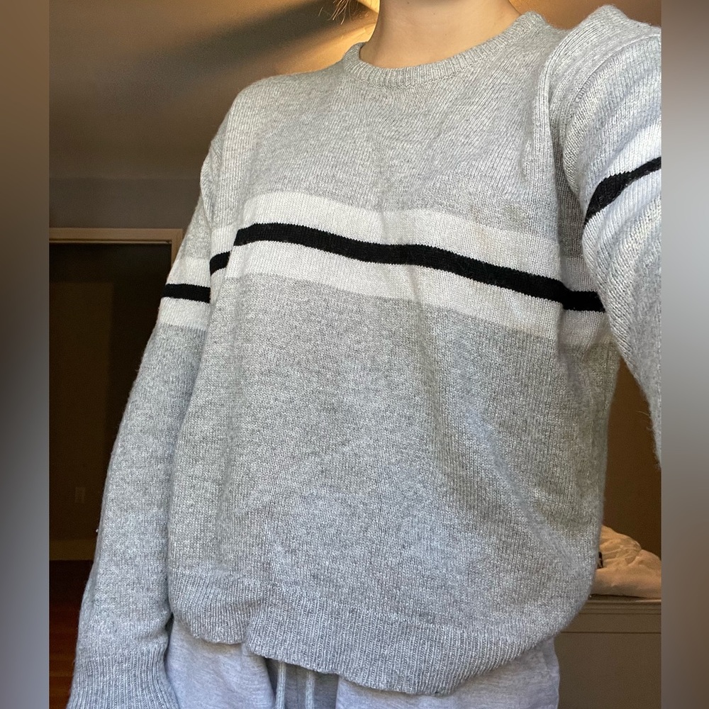 BRANDY MELVILLE SWEATER